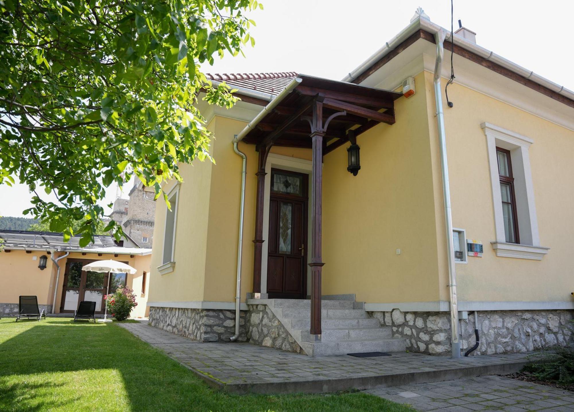 Varkert Deluxe Apartmanhaz Miskolc Eksteriør bilde